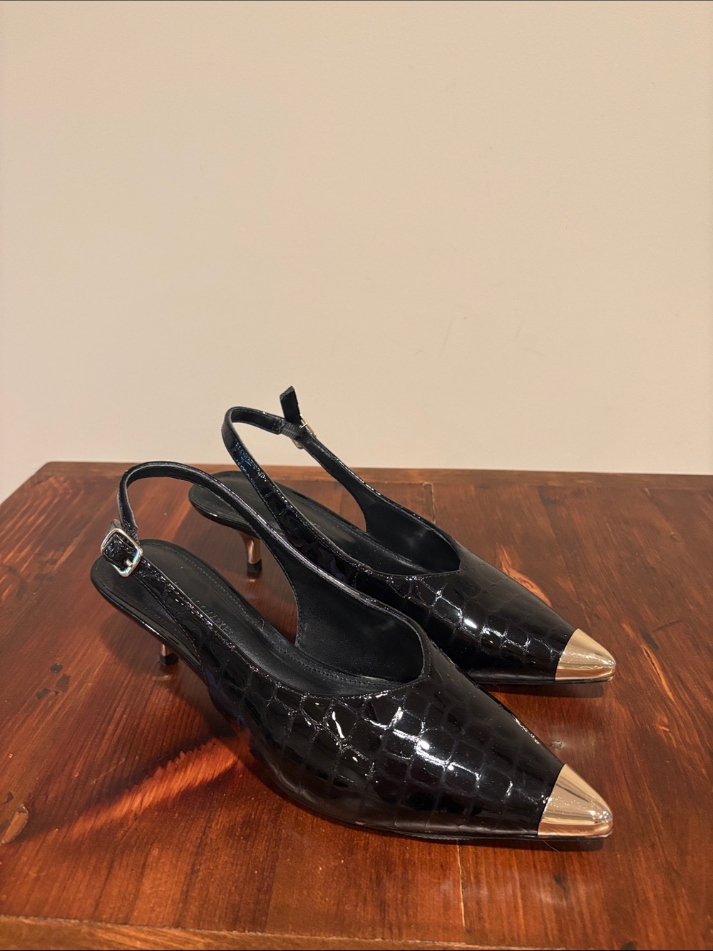 White House Black Market Croc Capped Toe Slingback Kitten Heels Size 6.5